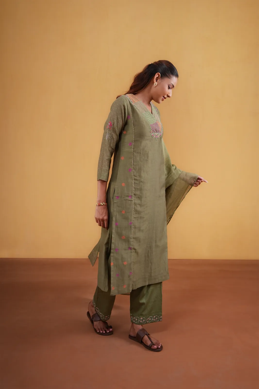 Palash Suit Set view 3