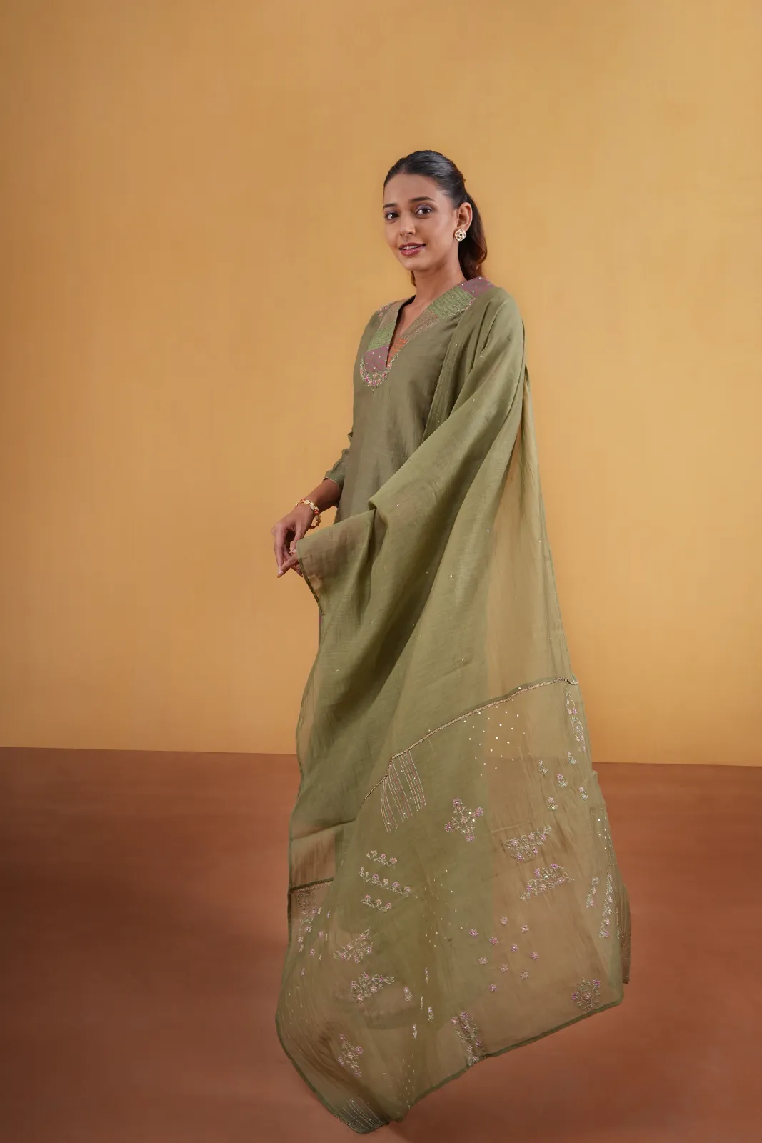 Palash Suit Set view 4